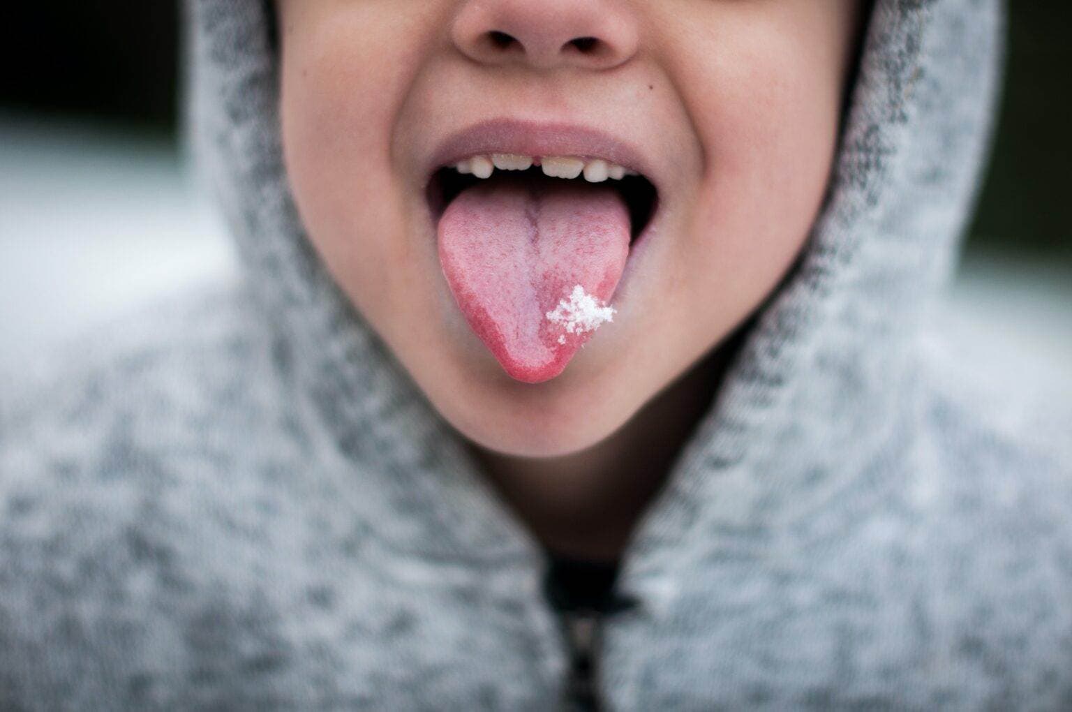 How To Clean Your Tongue At Home: Easy Steps
